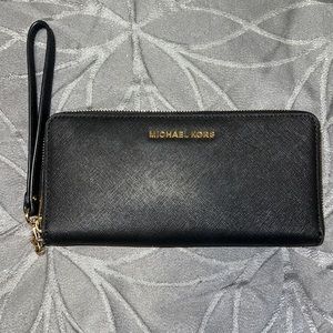 Michael Kors Wristlet Wallet